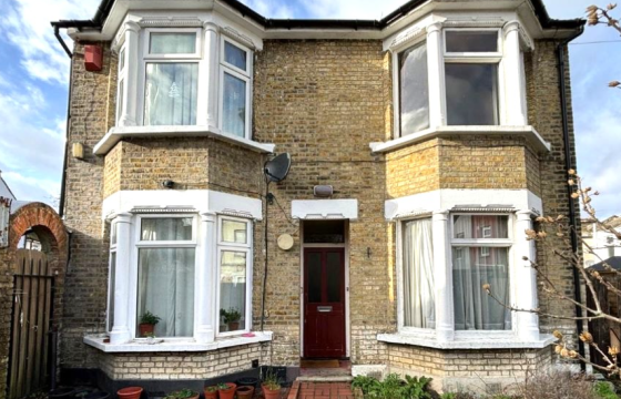 House requiring modernisation in Croydon photo