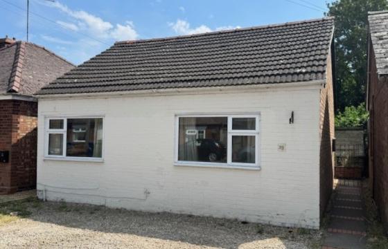Bungalow in need of renovation in photo