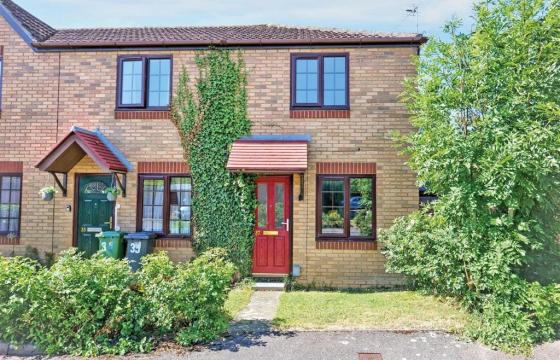House requiring updating in SOUTHAMPTON photo
