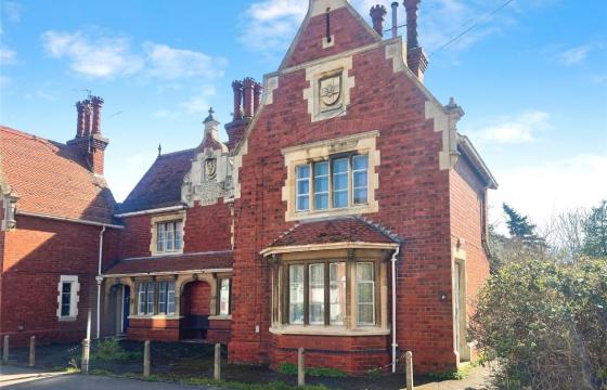 Grade II Listed former Almshouse-full modernisation in Spalding photo