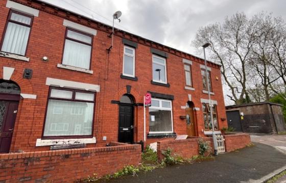 House requiring refurbishment in Oldham photo