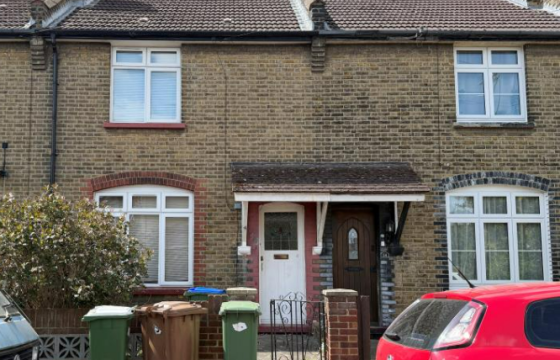 Mid-Terrace House For Improvement in Erith photo