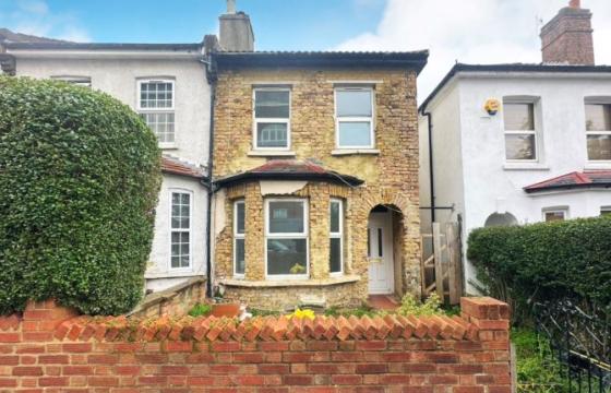 End of Terrace House requires a program of refurbishment in South Norwood photo