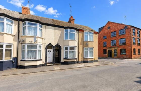 Property for modernisation and light refurbishment in Northampton photo