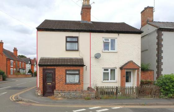 House requiring modernisation in Ashby-De-La-Zouch photo